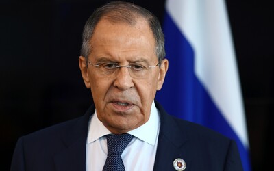 Ruský minister Lavrov vraj skončil v nemocnici hneď po prílete na samit G20. Moskva to popiera