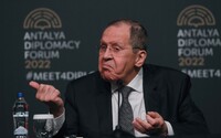 Ruský ministr zahraničí Lavrov uvedl, že válka skončí smlouvou. Británie a USA dle něj komplikují vyjednávání