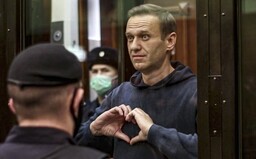 Ruský opoziční lídr Alexej Navalnyj vyzval k protestům proti válce. Lidé mají vyjít v neděli na hlavní náměstí svých měst