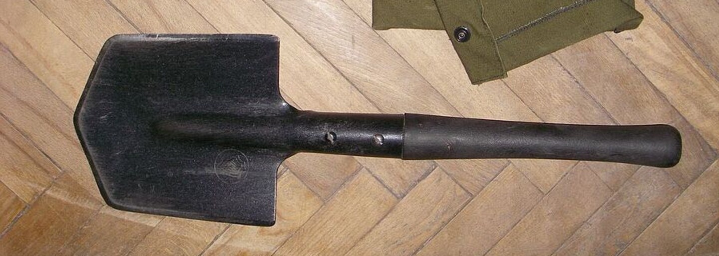 Rusové používají k boji lopatky, které se vyrábějí od roku 1869, uvedlo britské ministerstvo obrany
