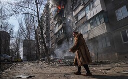 Rusové v Mariupolu zabili 25 tisíc civilistů, tvrdí velitelé Azovu