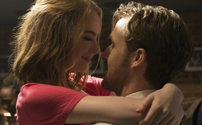 Ryan Gosling a Emma Stone hviezdia v ďalšom okúzľujúcom traileri pre nesmierne sľubný muzikál La La Land Ryan Gosling a Emma Stone hviezdia v ďalšom okúzľujúcom traileri pre nesmierne sľubný muzikál La La Land