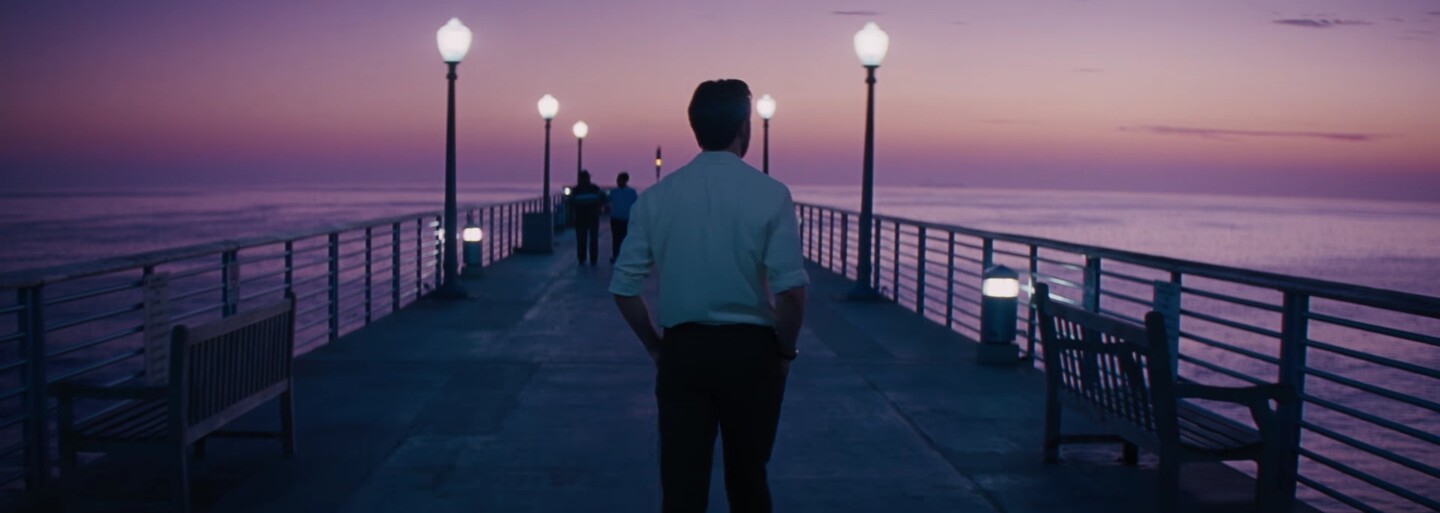 Ryan Gosling a Emma Stone žiaria v muzikálovej pecke od režiséra oscarového Whiplashu (Recenzia)