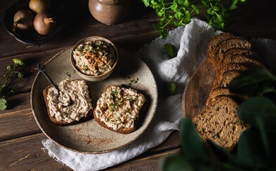 Rýchla a jednoduchá: bezlaktózová cibuľová nátierka so syrom od Metalheada in the Kitchen Rýchla a jednoduchá: bezlaktózová cibuľová nátierka so syrom od Metalheada in the Kitchen