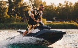 Rytmus: Jediné, čo funguje v každej dobe, je pokora. Nemíňať viac, ako si môžeš dovoliť a nežiť v niečom, čo nie si (Rozhovor)