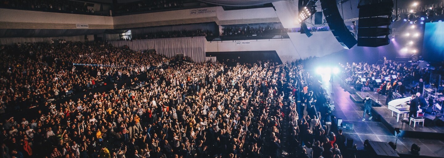 Rytmus prepisoval históriu slovenského rapu. Pred 7 500 fanúšikmi všetkých generácií ukázal súhru so 65-členným symfonickým orchestrom