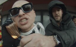 Rytmus rapuje v izbe starej ženy, Dalyb telefonuje s tisíckami eur. Sleduj videoklip na najväčší banger z albumu Real Newz