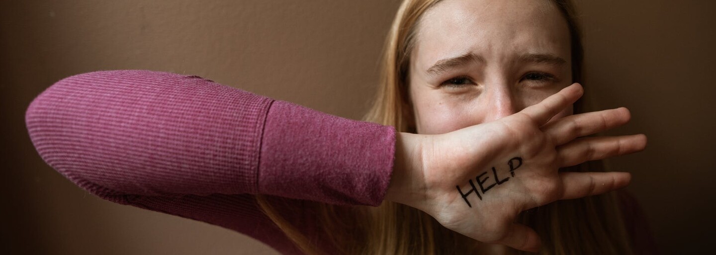 S genderově podmíněným násilím se na vysokých školách setká až 62 procent lidí, uvedl výzkum
