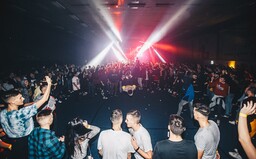 Saltá v mosh pite veľkom ako ihrisko. Separ, Dame a Smart sú znovu na turné (Fotoreport)