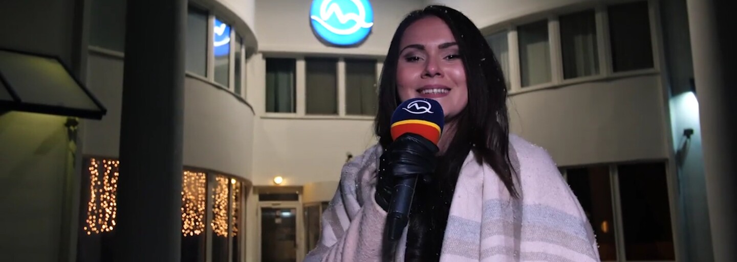 Samovrah aj celebritná manželka. Vtipný skeč paroduje redaktorov slovenských televízií a uťahuje si aj zo známych tvárí