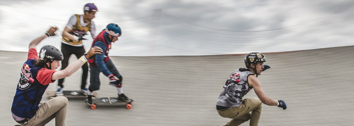 Šampionka na startu! Eva Samková si zpříjemňuje přípravu longboardovým závodem