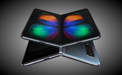 Samsung konečne začne predávať svoj skladací mobil. Prvý pokus bol fiaskom Samsung konečne začne predávať svoj skladací mobil. Prvý pokus bol fiaskom