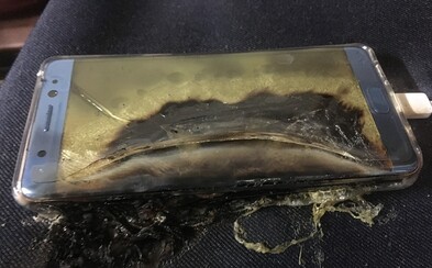Samsung má problémy s hořícími Galaxy Note7. Pospíchali kvůli iPhone 7 Plus, ale teď bude měnit kus za kus Samsung má problémy s hořícími Galaxy Note7. Pospíchali kvůli iPhone 7 Plus, ale teď bude měnit kus za kus