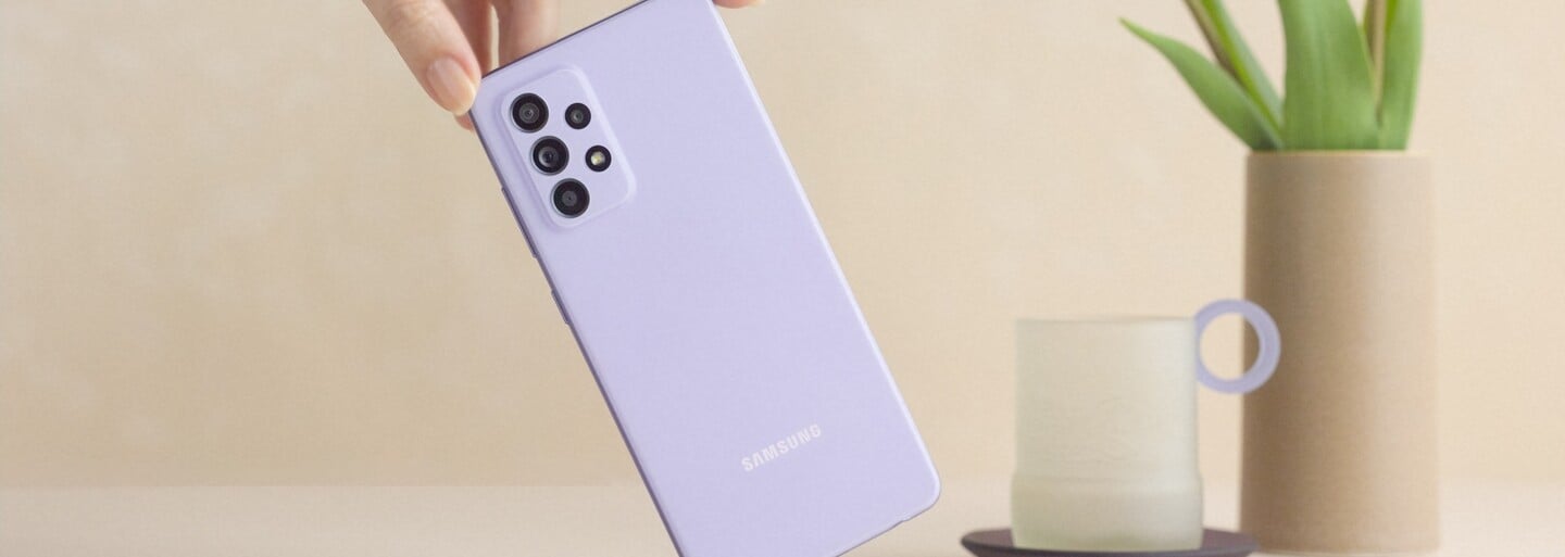 Samsung představuje novou řadu Galaxy A. Zdobí ji rozumná cena, skvělý foťák s displejem a voděodolnost