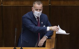 SaS a Za ľudí Kollára neodvolali, lebo žiadajú, aby odstúpil sám: Rozpravu v parlamente spevádzal krik, nadávky a emócie