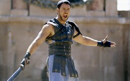 Scénář pro oscarového Gladiátora byl příšerný, vzpomíná herec Russell Crowe. Co ho přesvědčilo roli přijmout?