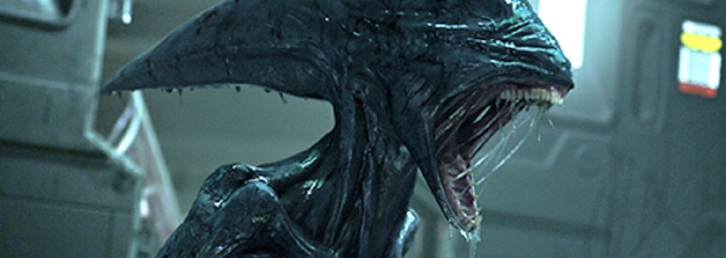 Scottov mysteriózny Alien: Covenant nám predstaví rovno dve verzie syntetického androida hraného Michaelom Fassbenderom