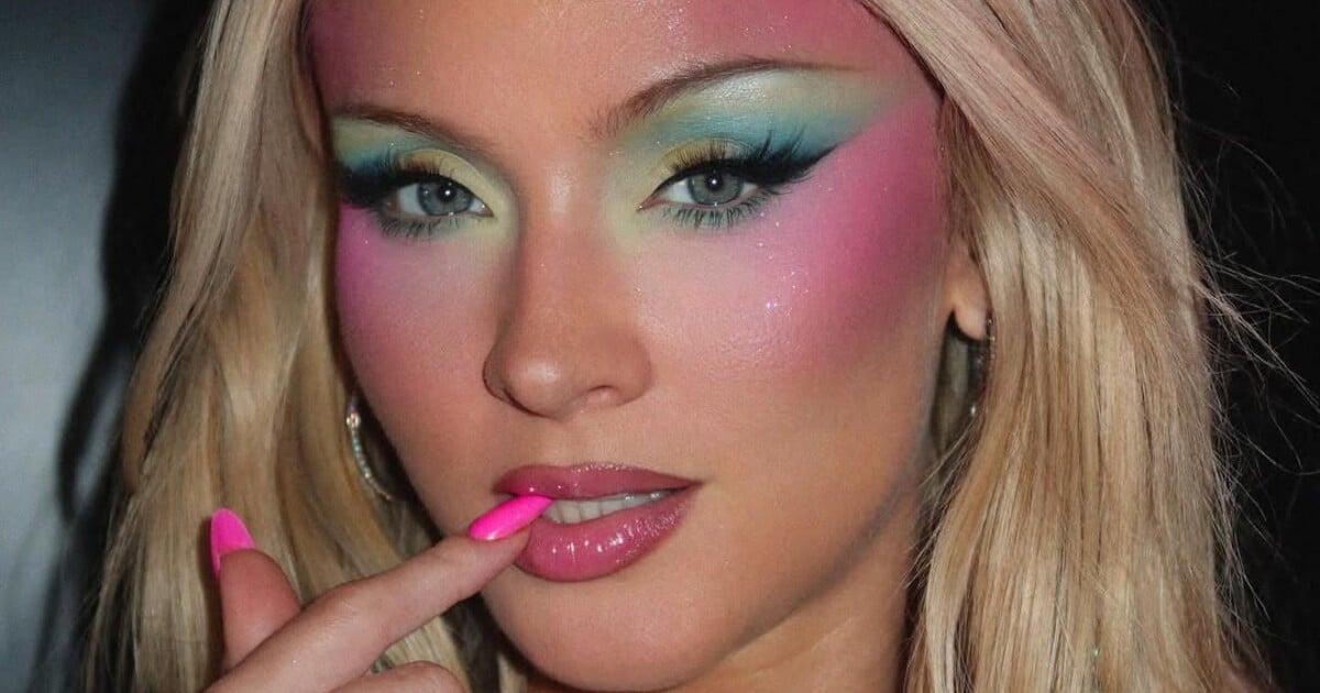 Clean girl estetika je minulost. V roce 2026 přebírá vládu odvážný maximalistický make-up