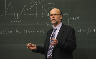 Sedmák ze Sokolovska napadl učitele matematiky. Ten skončil v nemocnici Sedmák ze Sokolovska napadl učitele matematiky. Ten skončil v nemocnici