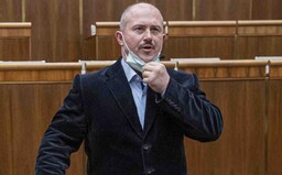 Šéf extrémistickej ĽSNS Marian Kotleba spojil koronavírus s utečencami, teraz čelí trestnému oznámeniu