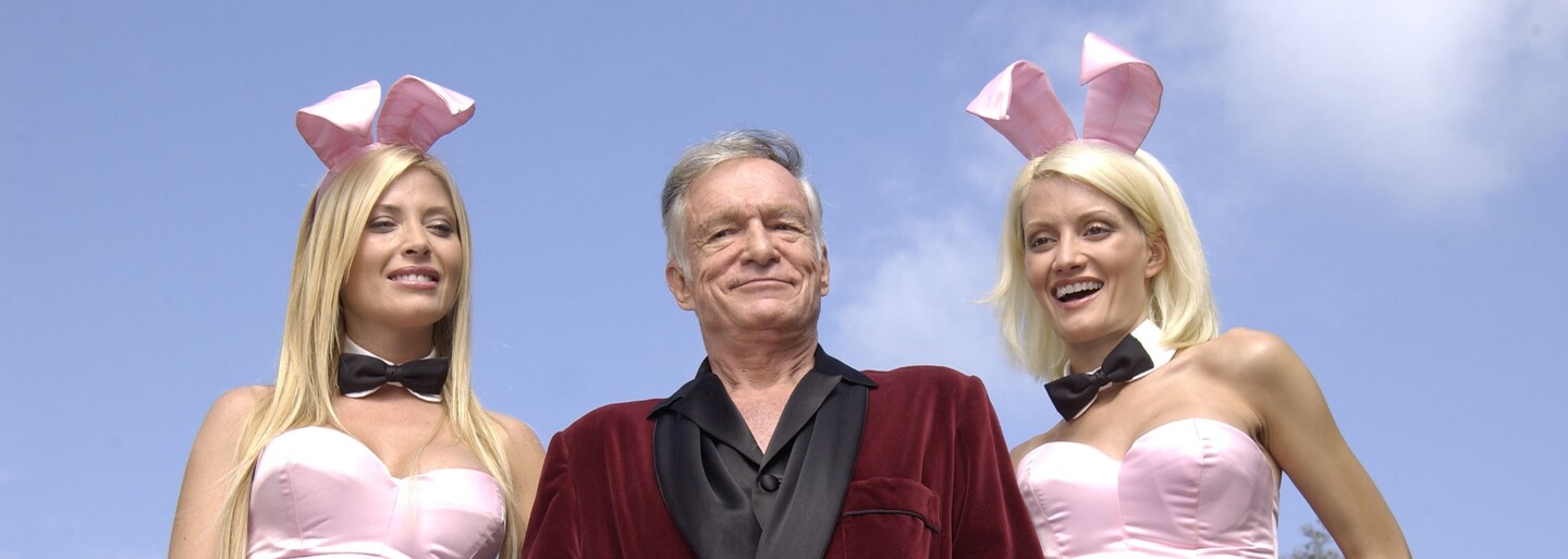 Šéf Playboye Hugh Hefner vyžadoval orgie pětkrát týdně. Ženy měl zdrogovávat pilulkami