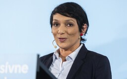 Šéfka PS Bihariová: Chodila som k lekárke, chcela som vyblednúť ako Jackson, roky som na seba plácala bieliace krémy