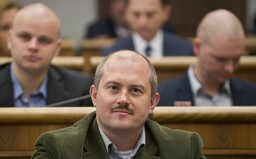 Šéfovia výskumných agentúr odpovedajú na 12 rovnakých otázok o extrémizme, Marianovi Kočnerovi aj agresívnej kampani Smeru