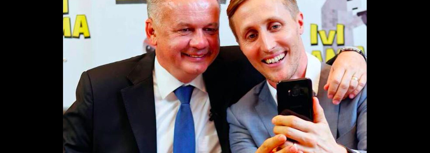 Selfie fotografie sú obľúbeným trendom už niekoľko rokov. Prečo sa ľudia tak často fotia prednou kamerou?