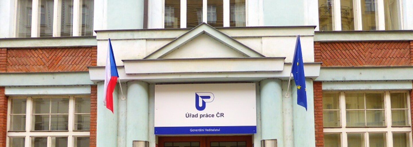 Senát schválil novelu informačního zákona, úřady budou muset poskytovat informace o platech úředníků