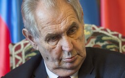 Senátoři zvažují žalobu na Zemana kvůli velezradě