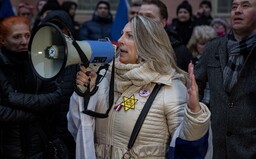 Seniorská ombudsmanka protestovala v Praze s židovskou hvězdou. Dostala okamžitou výpověď