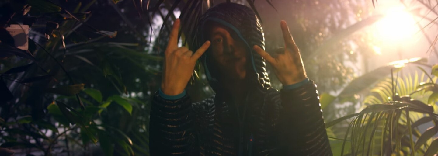 Separ a DMS ťa pozývajú na ich nový album Introm aj s vtipným videoklipom, v ktorom účinkuje i Sajfa