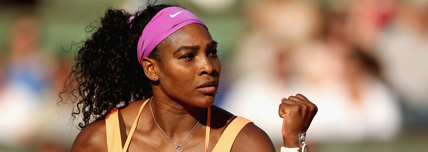 Serena Williams pred kamerou zapózovala takmer nahá. Podľa ľudí je však nechutná a fotky si mohla odpustiť
