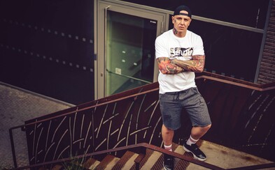 Sergei Barracuda predstavuje novinku z limitovaného mixtapeu 713 o tvojej starej, ktorú si zároveň sám odprodukoval Sergei Barracuda predstavuje novinku z limitovaného mixtapeu 713 o tvojej starej, ktorú si zároveň sám odprodukoval