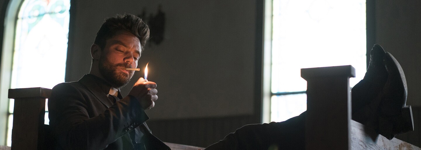 Seriálový Preacher na nových plagátoch vnadí na krvavú atmosféru hriešneho kňaza
