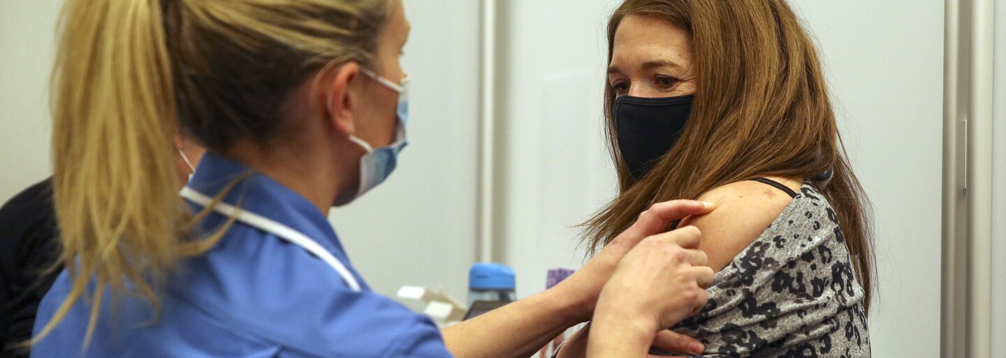 Sestrička „očkovala“ ľudí soľným roztokom. Chcela tak zakryť, že vakcíny nechtiac rozbila