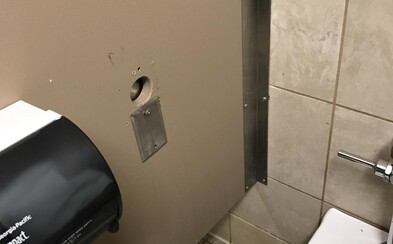 Sex během pandemie si užívejte přes glory hole, radí kanadské úřady. Budeš tak prý předcházet zbytečnému kontaktu s obličejem Sex během pandemie si užívejte přes glory hole, radí kanadské úřady. Budeš tak prý předcházet zbytečnému kontaktu s obličejem