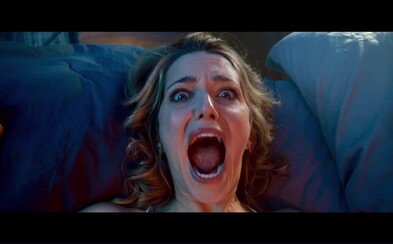Sexy hrdinka se v hororu Happy Death Day ocitá v časové smyčce a každý den je zavražděna maskovaným psychopatem. Dokáže odhalit jeho identitu? Sexy hrdinka se v hororu Happy Death Day ocitá v časové smyčce a každý den je zavražděna maskovaným psychopatem. Dokáže odhalit jeho identitu?