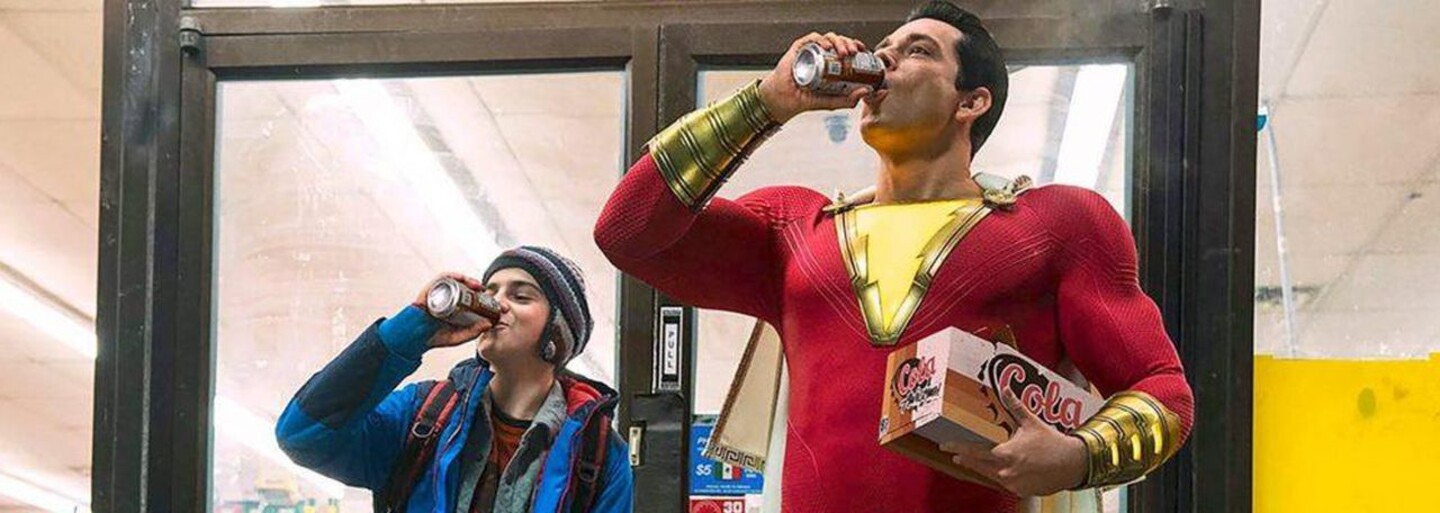 Shazam je superhrdina, ktorý je mentálne na úrovni dieťaťa. Záporákov však bude rozhadzovať po nebesách ako Superman