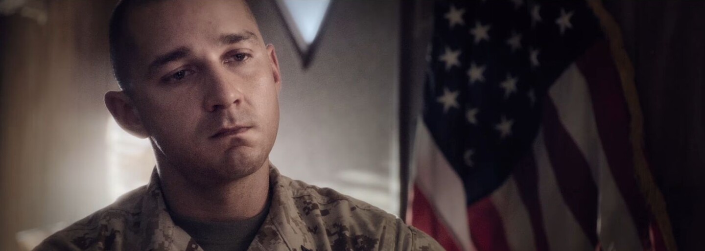 Shia LaBeouf bojuje v traileri pre drámu Man Down s posttraumatickým syndrómom vojaka, ktorý prežil v Afganistane peklo