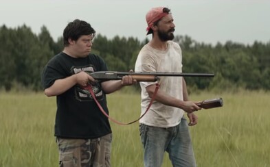Shia LaBeouf pomáha mladíkovi s Downovým syndrómom dostať sa do wrestlingovej školy. Ich dobrodružstvo vyzerá úžasne! Shia LaBeouf pomáha mladíkovi s Downovým syndrómom dostať sa do wrestlingovej školy. Ich dobrodružstvo vyzerá úžasne!
