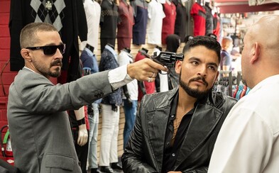 Shia LaBeouf vybírá daně od gangů v Los Angeles. Akční trailer slibuje našlapaný gangsterský film od režiséra Suicide Squad Shia LaBeouf vybírá daně od gangů v Los Angeles. Akční trailer slibuje našlapaný gangsterský film od režiséra Suicide Squad