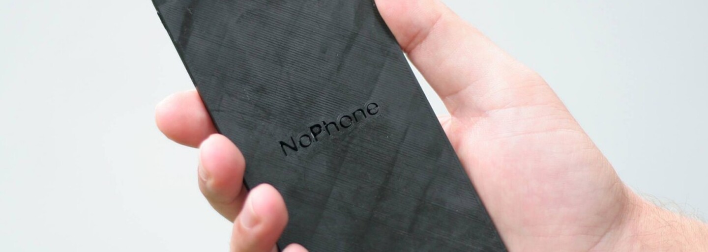 Jsi závislý na svém smartphonu a nedokážeš ho pustit z ruky? Vyléčí tě NoPhone, mobil, který nemá žádné funkce