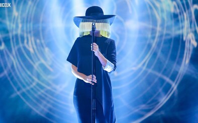 Sia ukázala sílu svého hlasu s písní Elastic Heart v soutěži The Voice Sia ukázala sílu svého hlasu s písní Elastic Heart v soutěži The Voice