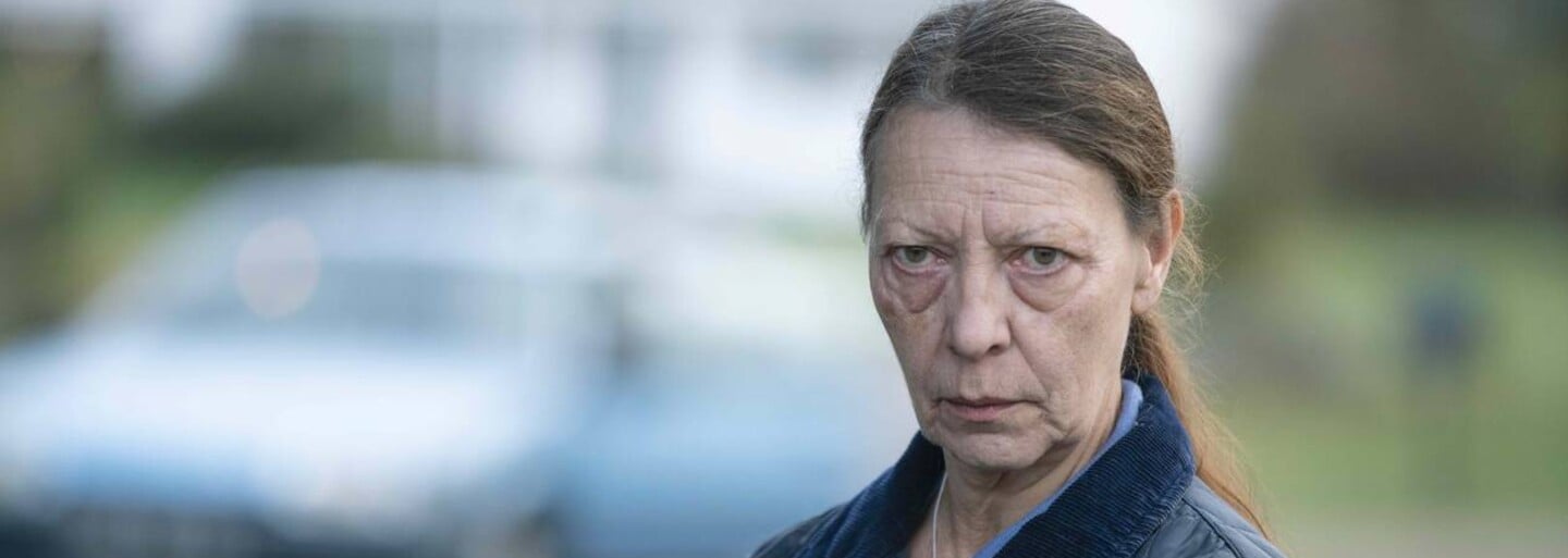 Šialená starenka z knihy ožíva, aby v hororovom seriáli od Netflixu zabila spisovateľku, ktorá ju stvorila