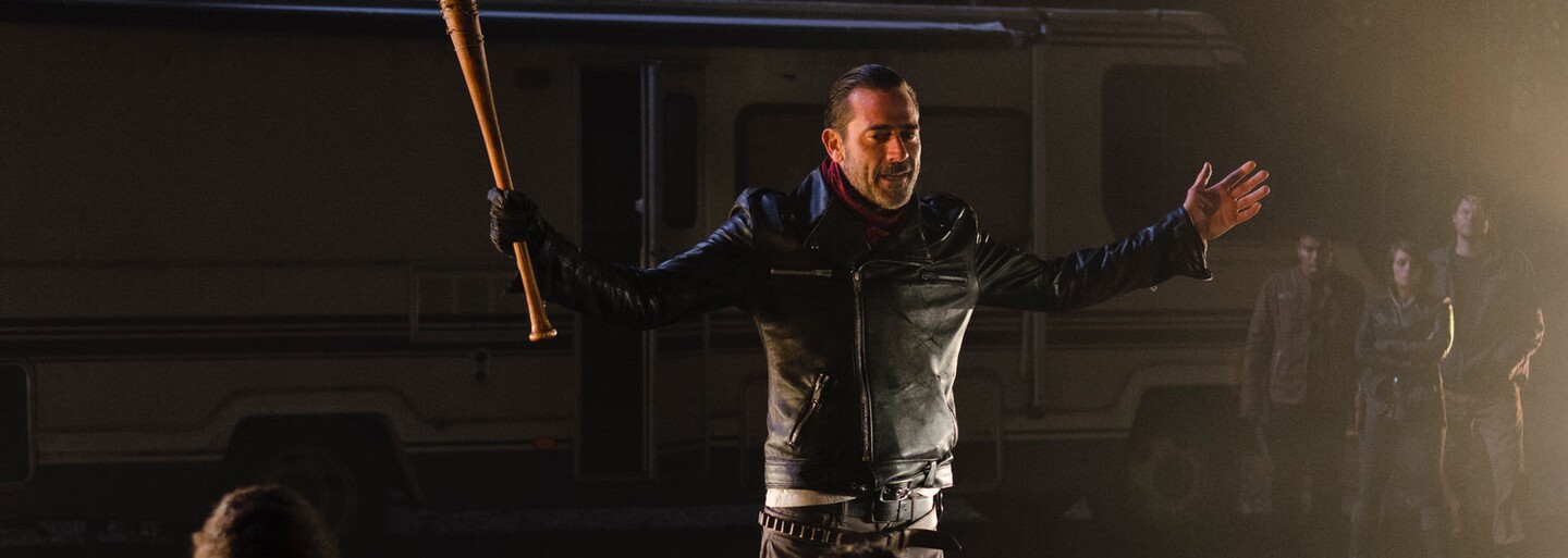 Siedma séria The Walking Dead bude drsnejšia a postaví Rickovu skupinu proti najväčšiemu záporákovi seriálu