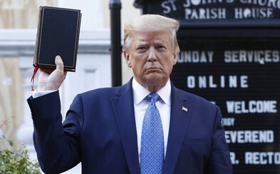 Šest lidí z týmu Donalda Trumpa má koronavirus. Americký prezident má ale ještě jeden větší problém Šest lidí z týmu Donalda Trumpa má koronavirus. Americký prezident má ale ještě jeden větší problém