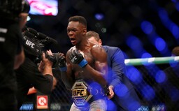 Šikanovali ho kvůli barvě kůže, později se stal šampionem UFC. Israel Adesanya patří mezi nejlepší bojovníky současnosti