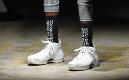 Silueta Air Foamposite One od Nike hlásí návrat na scénu ve velkém stylu, a to během přehlídky Comme des Garçons