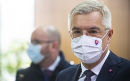 Situácia je vážna, slovenských pacientov s koronavírsom v ťažkom stave prevezú letecky do Nemecka